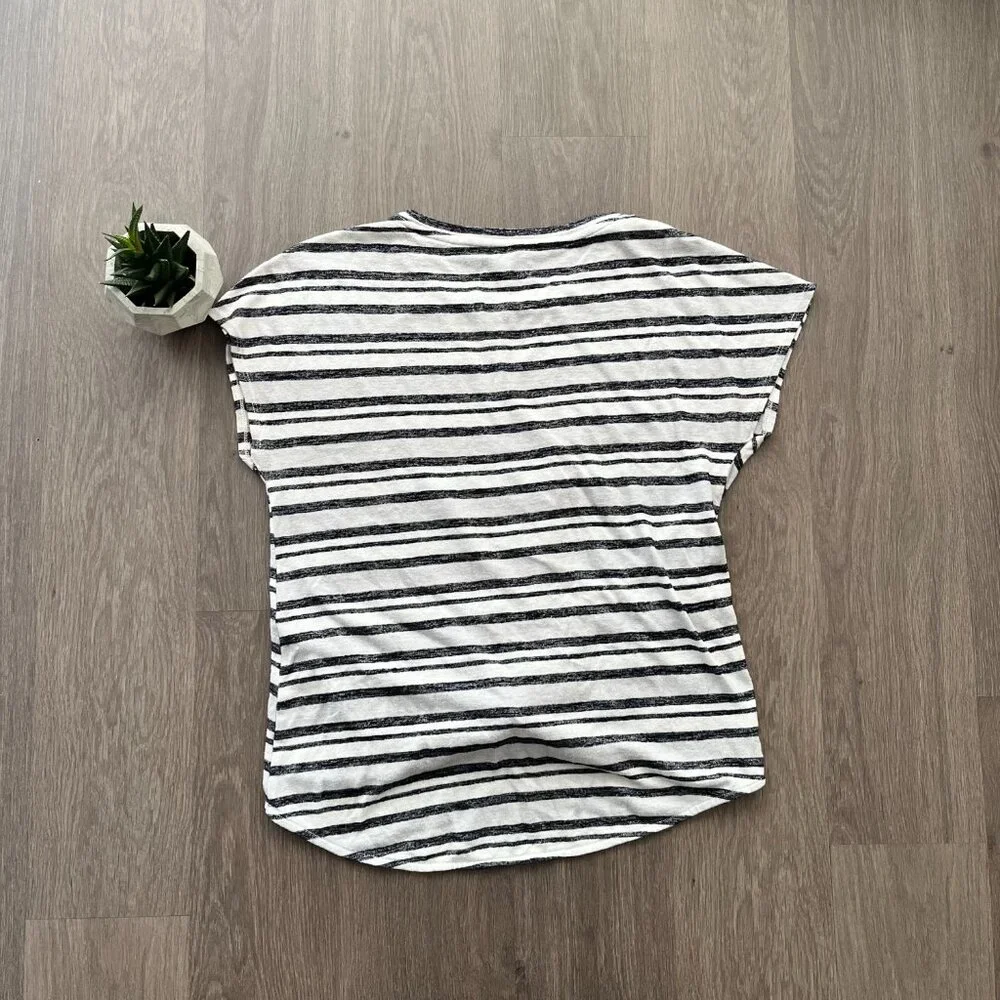 Lou & Grey by Loft Navy & White Short Sleeve T-Shirt with Front Knot Detail - Picture 7 of 9